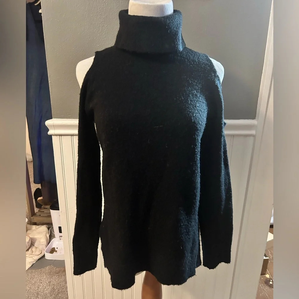 Sanctuary‎ Cold Shoulder Sweater Size XS